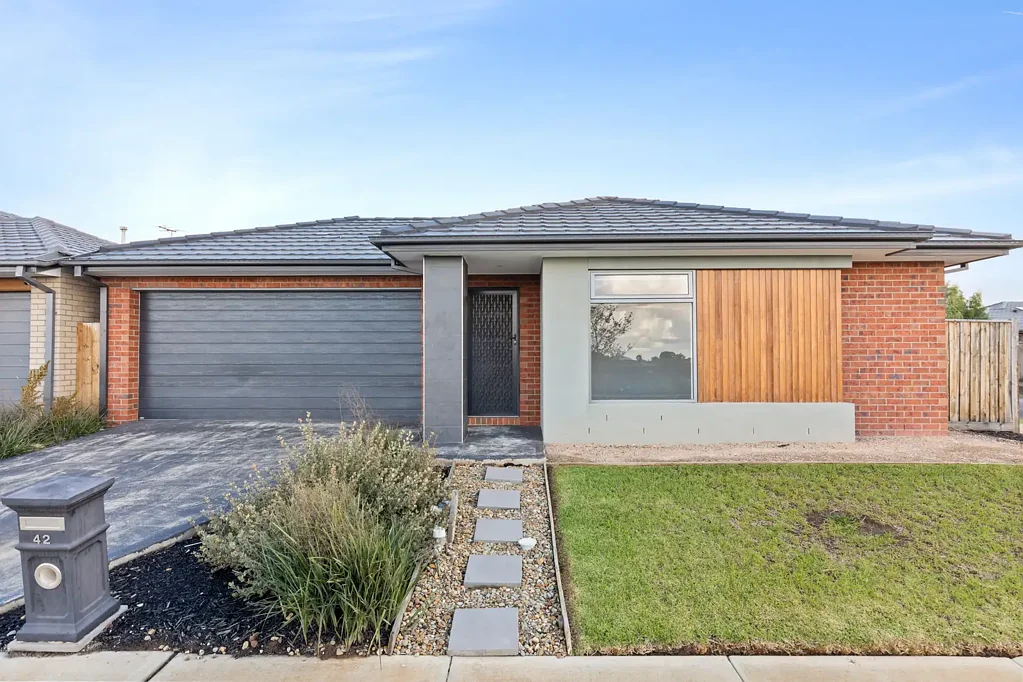 Stylish 4 bedroom home in Little Creek Estate