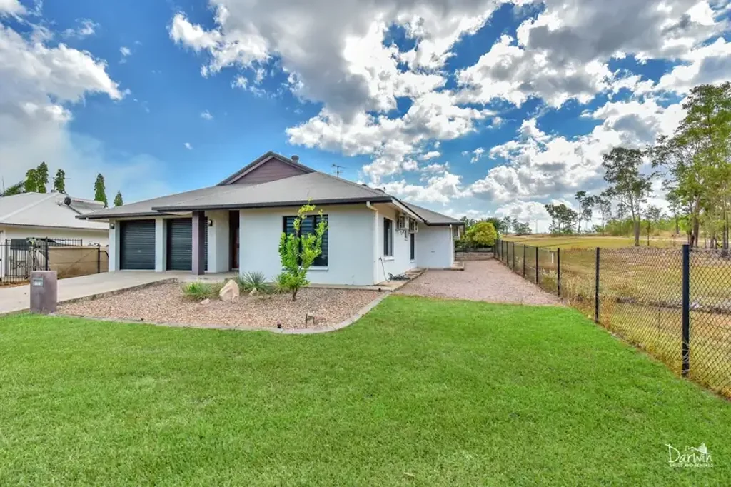 MASSIVE Family Home located in a cul-de-sac