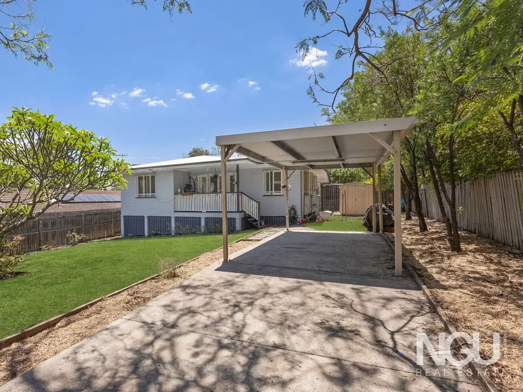 Leichhardt 3房 精心翻新住宅 405m²围栏地块 三卧带柜 现代舒适便利 智能安全监控 太阳能节能 家长学校近便 Charming 1950s Home with Modern Comforts & Smart Security