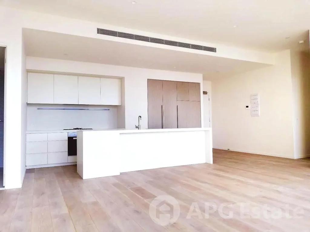 Elegant St Kilda Road Residence with Resort-Style Amenities