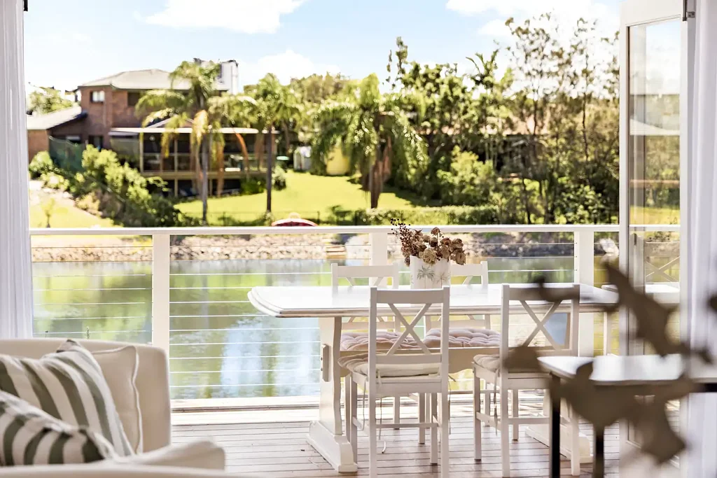 Varsity Lakes 2कमरा 5/3 Lowood Court, Varsity Lakes – Renovated Waterfront townhouse
