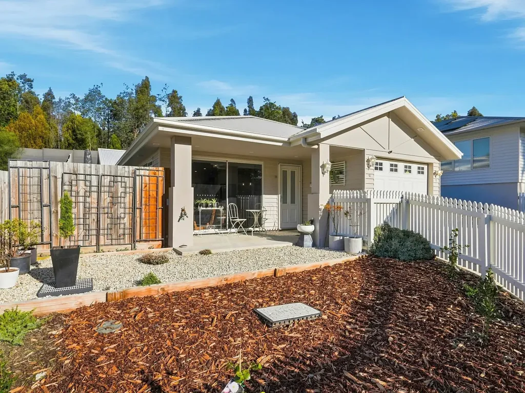 Kingston 3 Bedroom Stylish, Comfortable & Convenient