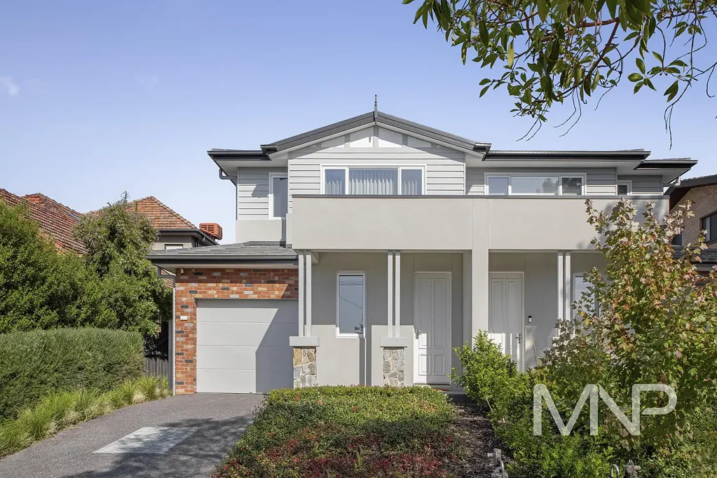 Kew East 4침실 Contemporary Elegance Meets Family Comfort