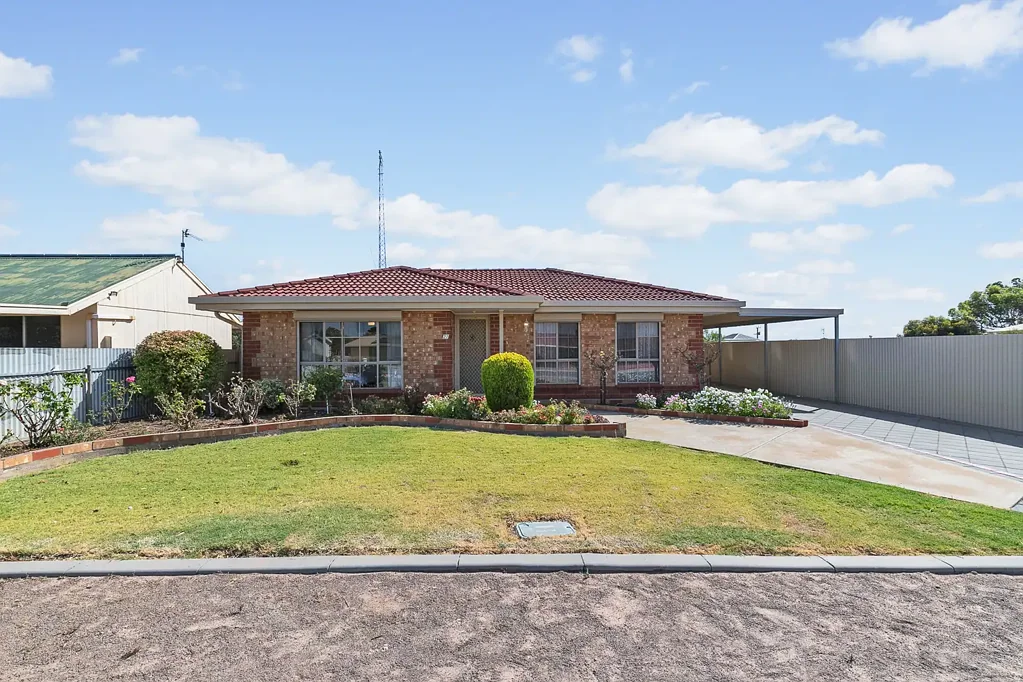 27 Cambridge St, Moonta Bay, SA 5558