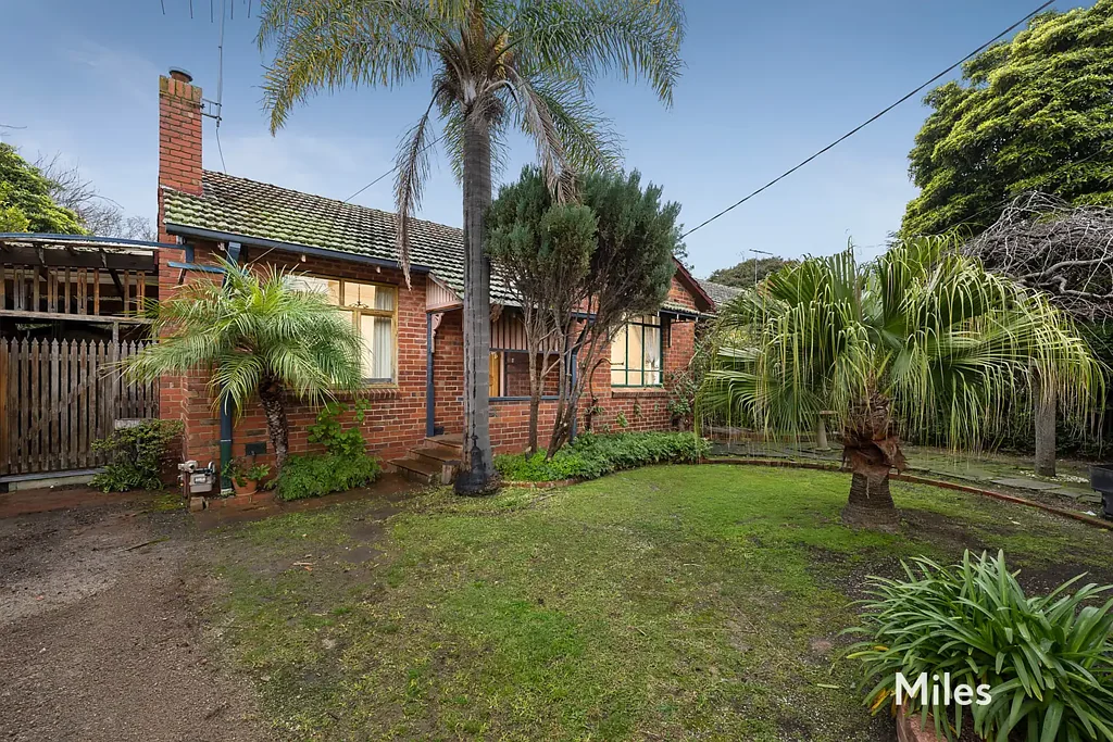 Heidelberg Heights 3房 舒适宽敞，北向后院潜力无限 Southern Comfort & Space With North-Rear Potential