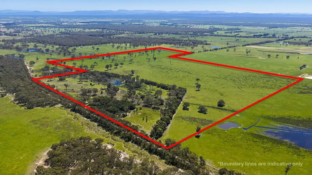 Perry Bridge Versatile Land Parcel with Solar Bore & Dams