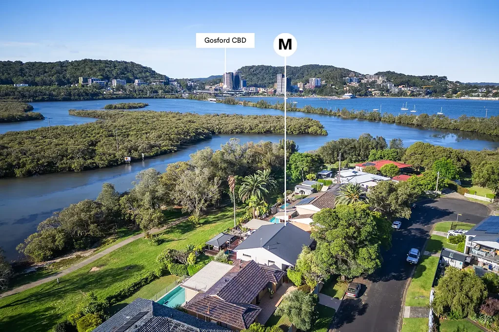 40 Matthews Parade, Point Clare, NSW 2250