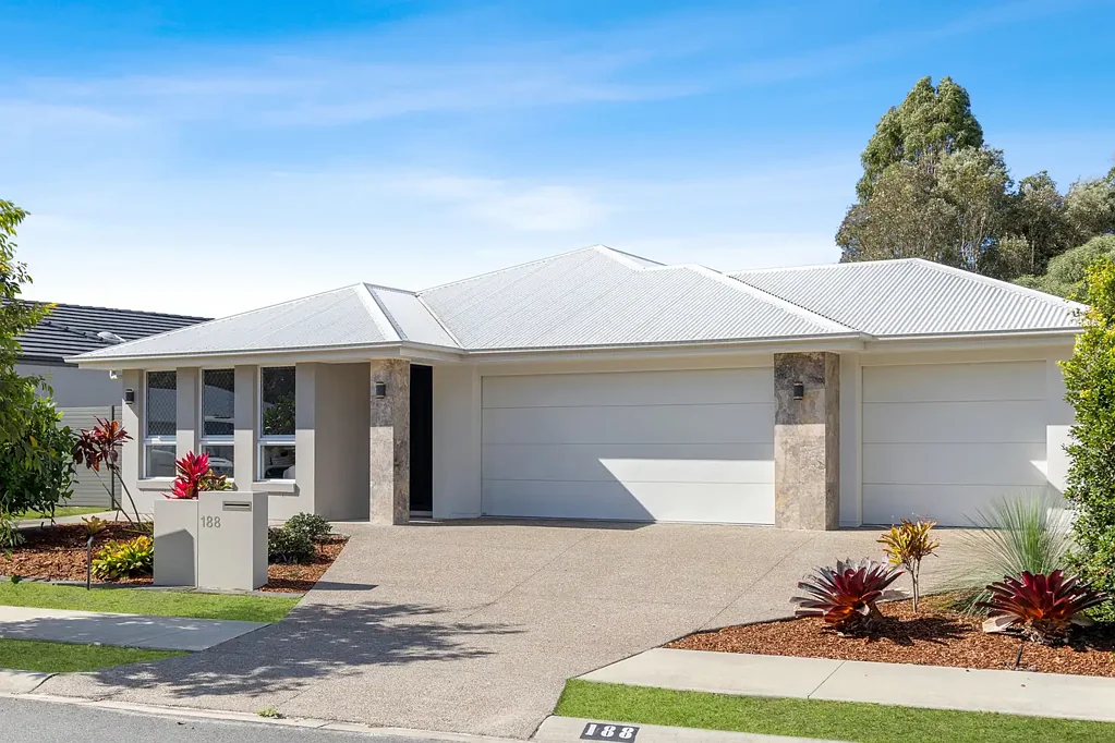 Banksia Beach 4 Bedroom Modern Contemporary Living Overlooking Pacific Harbour Golf Course