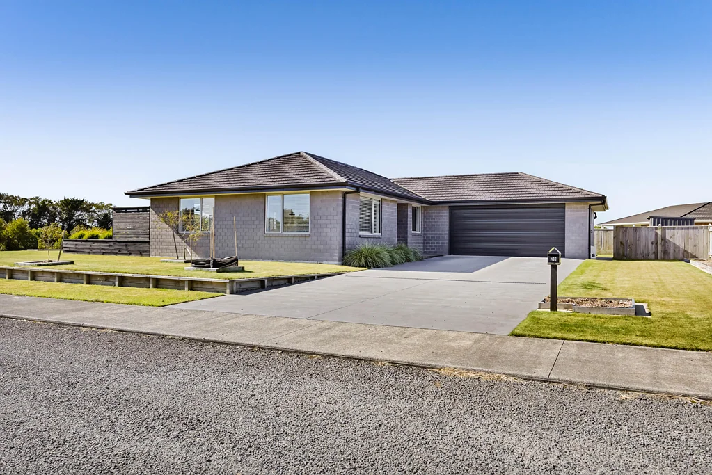 Stratford 3房  Sleek and Modern Ideal Home