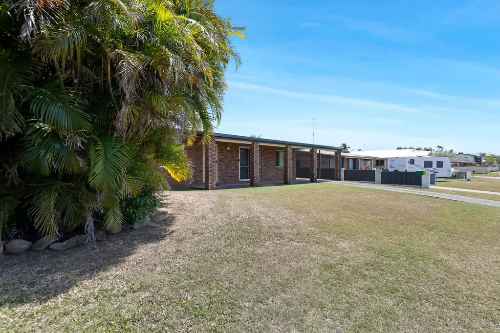 Beaconsfield 3침실 Good Location – Extensive Recent Renovations