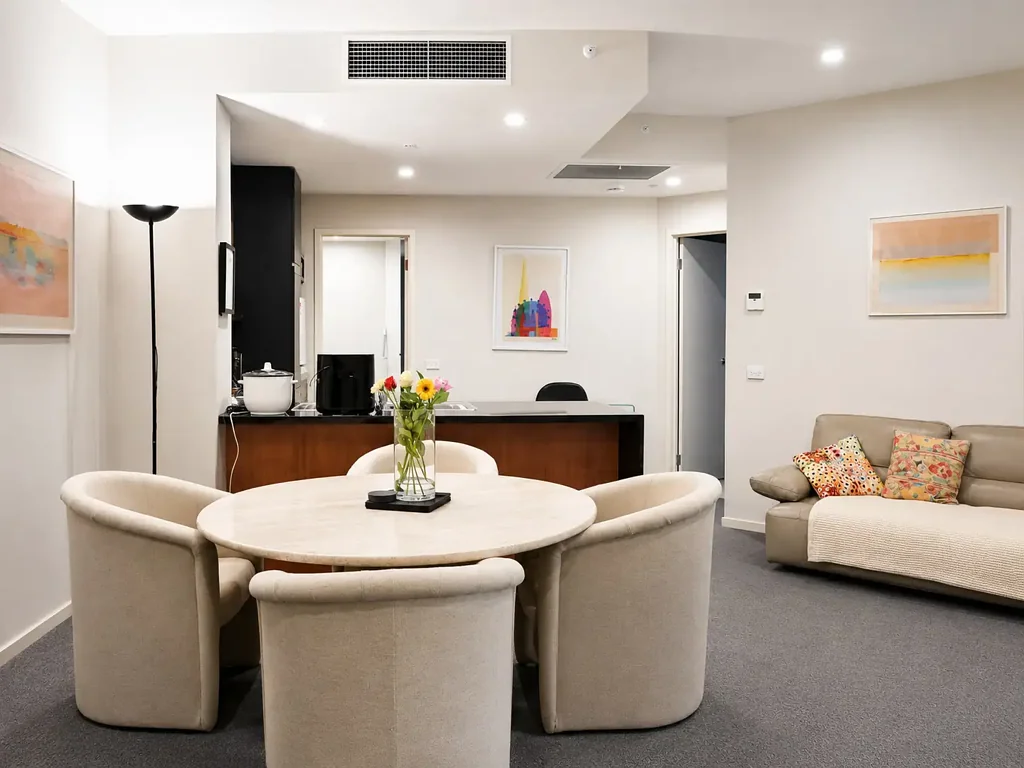Fully Furnished Southbank Living with City Convenience