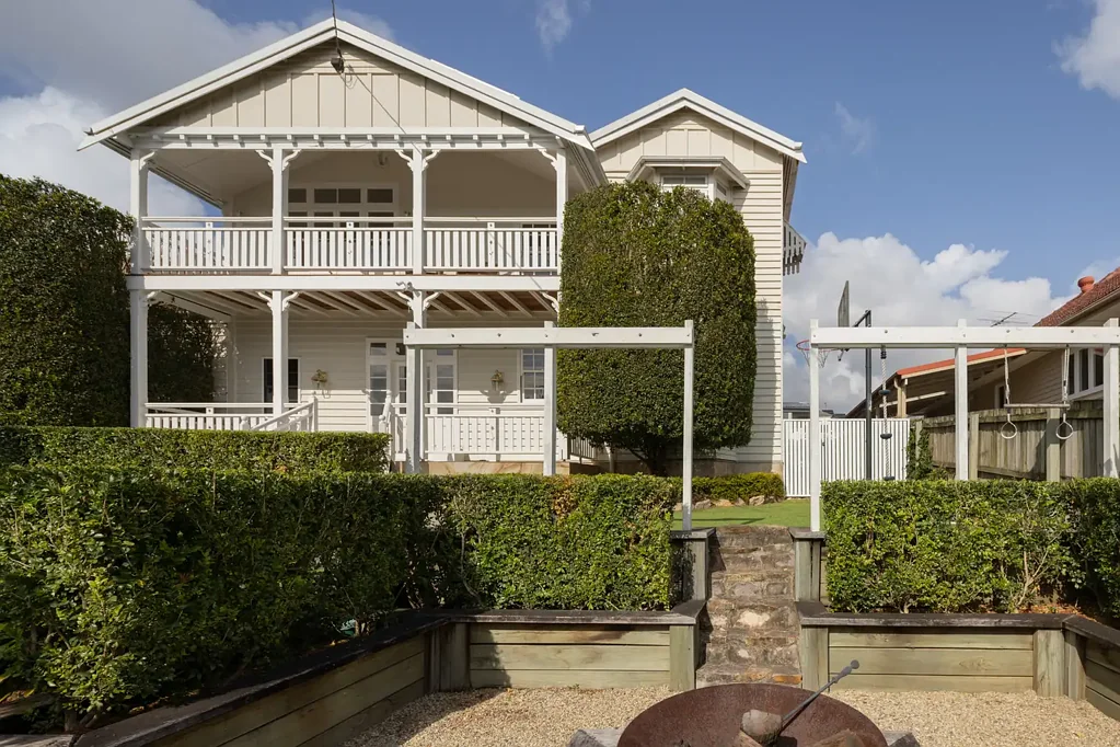 Northgate 5房 豪华昆士兰风格住宅 – 充满地道浪漫与迷人魅力 Luxury Queenslander – Rich with Authentic Romance and Captivating Charm