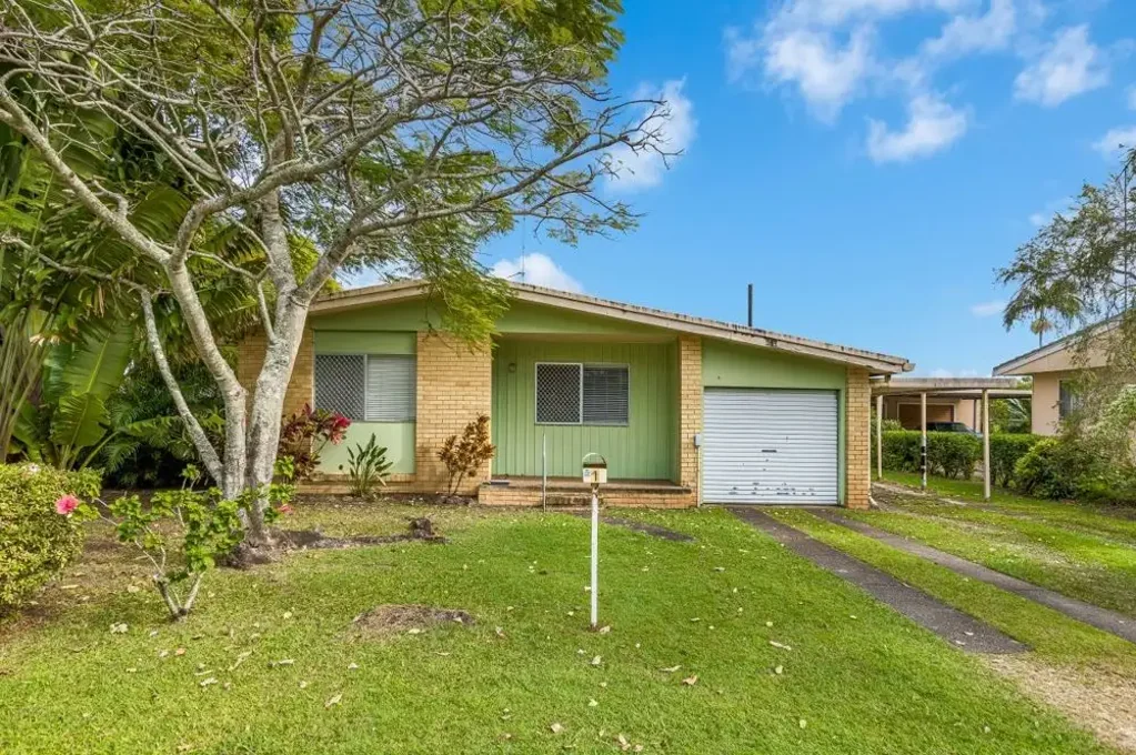 Cottage Style Home in Great Location