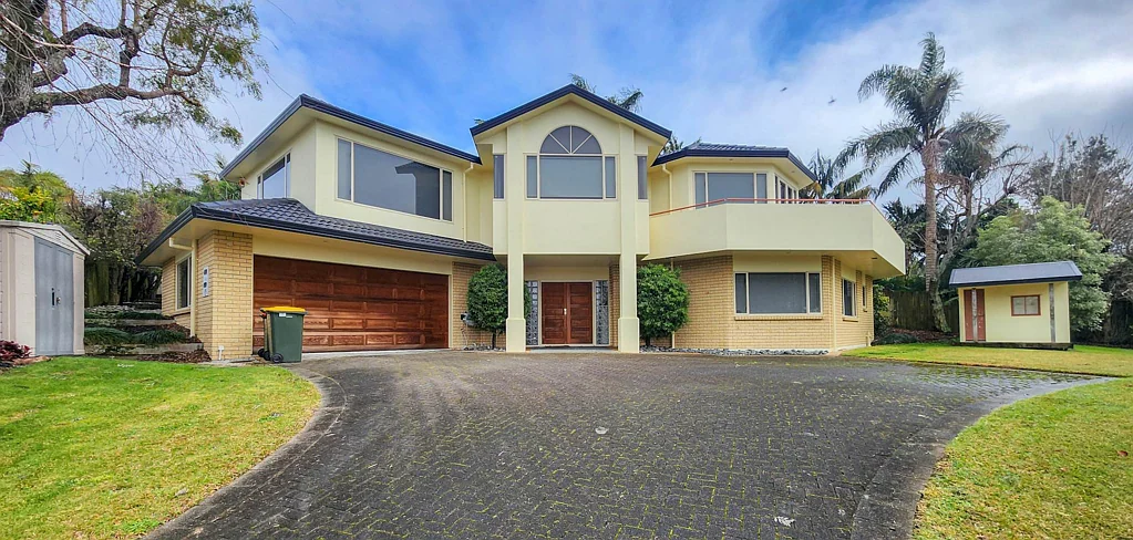 Huge family home close to the Marina