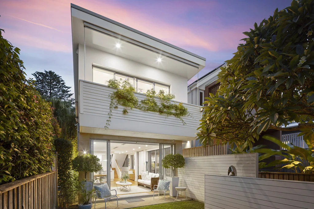 Freshwater 4 Slaapkamer Sunlit coastal sanctuary in prized Freshwater Basin setting