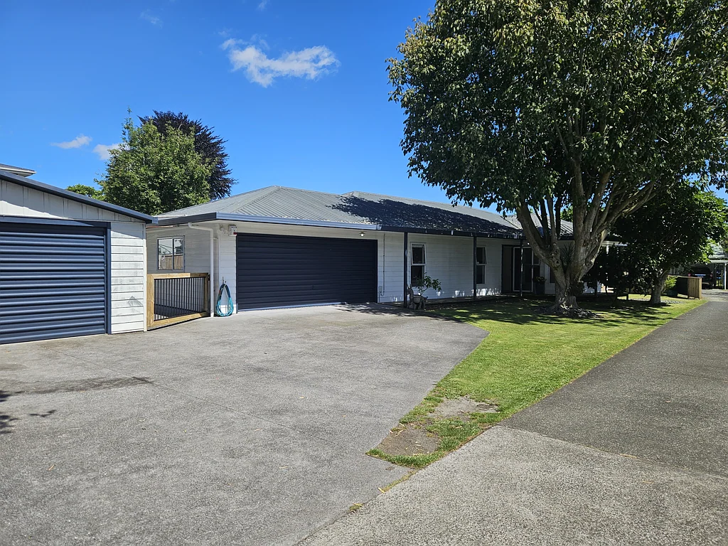 Pahurehure 3房  18 years here and time to move! 797sqm plus 4 garages