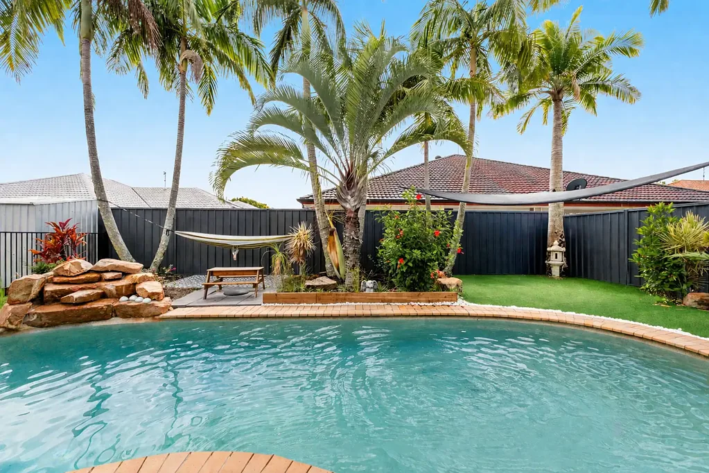 Sippy Downs 4房  Spacious Family Entertainer with Pool & Side Access - REF: 4463