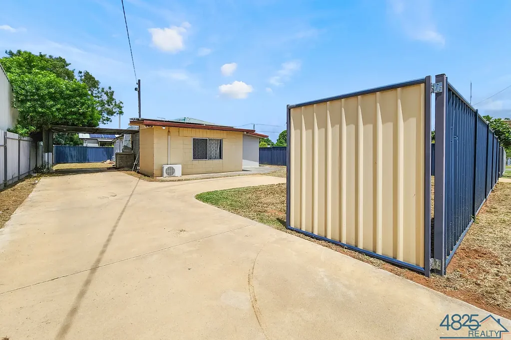 Mount Isa 5ਬੈੱਡਰੂਮ INVESTOR'S DREAM – TWO HOMES ON ONE BLOCK!