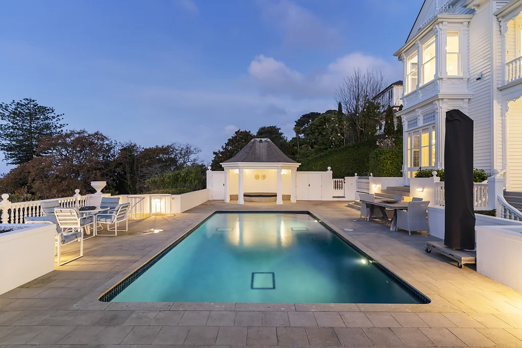 Remuera 4 Bedroom MAGNIFICENT VIEWS FROM MOUNTAIN TOP