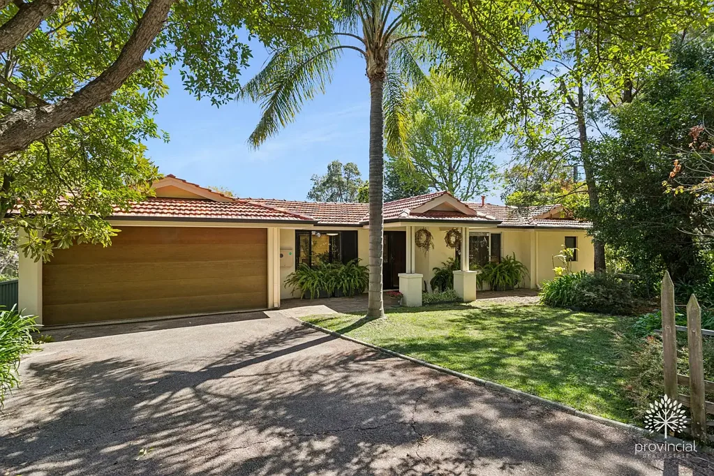 2 Gunbar Way, Kalamunda, WA 6076