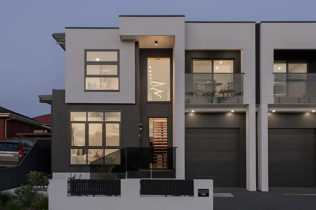 Greystanes 5房 Greystanes顶级地段 新建联排别墅 5宽敞卧室 奢华主卧套房 设计师厨房 开放式起居区 高端浴室 宏伟入口 Brand New Luxury Duplex with Grand Design, Walking Distance to Greystanes Shopping Centre