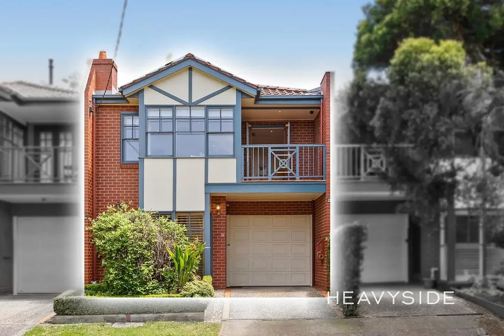 Canterbury 4房 无需业主委员会费 双层别墅 宽敞布局 永恒魅力 壁炉凸窗 绿意花园 独立餐厅 私密庭院 Smeg电器 石材台面 豪华套间 管道暖气 蒸发冷却 步行商圈 声誉学校 宁静便利 Timeless Terrace Elegance in Prestigious Canterbury