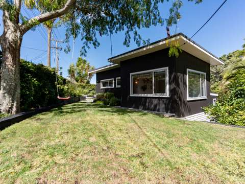 Mairangi Bay 4部屋 Enviable Location - Stylish Renovation
