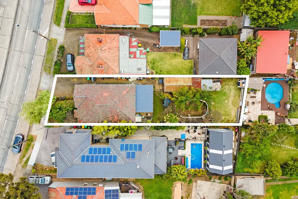 Strathfield South 4Kwarto Space, location and so much potential on 594sqm's