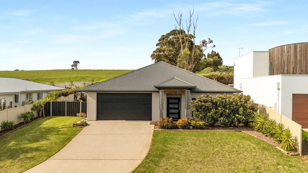 Mount Gambier 3Zimmer Spacious, Stylish, and Ready to Entertain: Modern Family Home