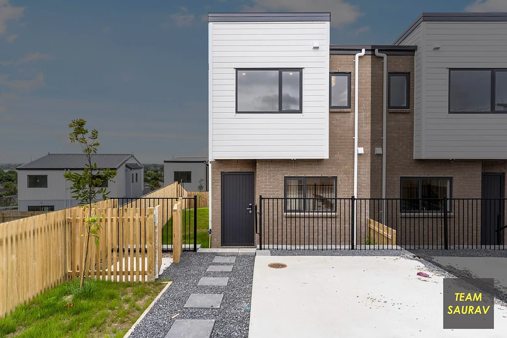 Papakura 3 Bedroom Move-In Ready! Stunning Home in Desirable Area!