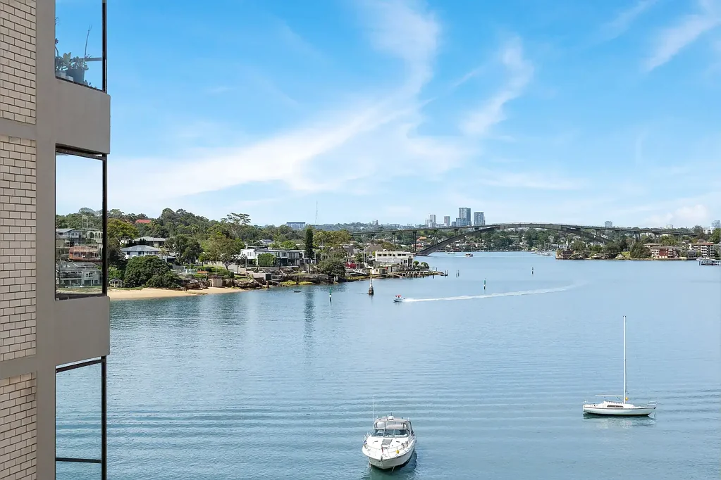 Abbotsford 3房 水景阳台 开放厨房 主卧套间 步行水岸 公园近邻 Spacious Apartment with Water Views Along Abbotsford Peninsula