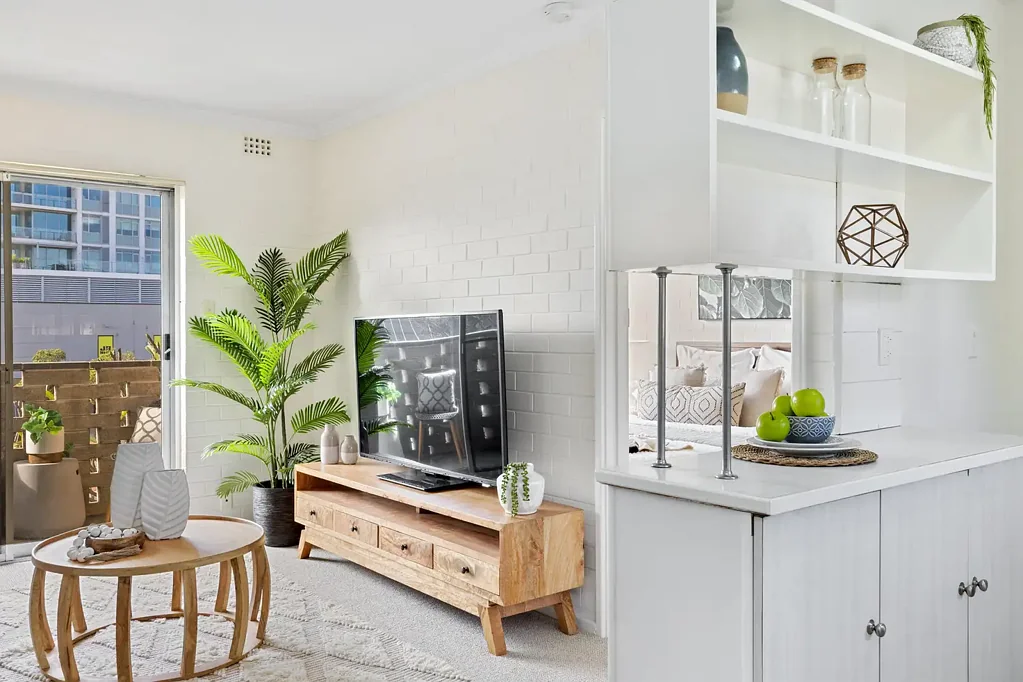 VIBRANT 1x1 APARTMENT IN THE HEART OF CLAREMONT!