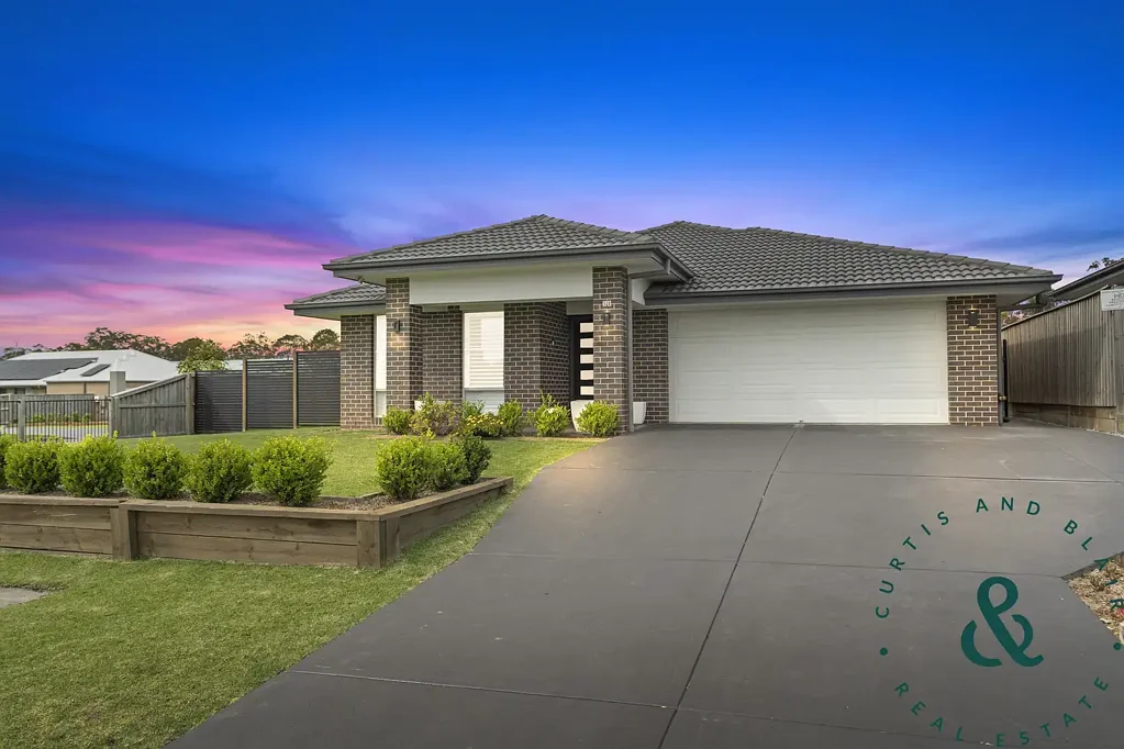 Medowie 4બેડરૂમ You'll love the backyard pool (and the epic summertime parties)