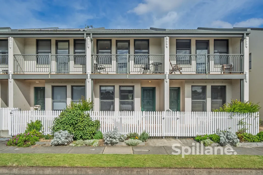 Modern 2-Bedroom Townhouse in the Heart of Maitland