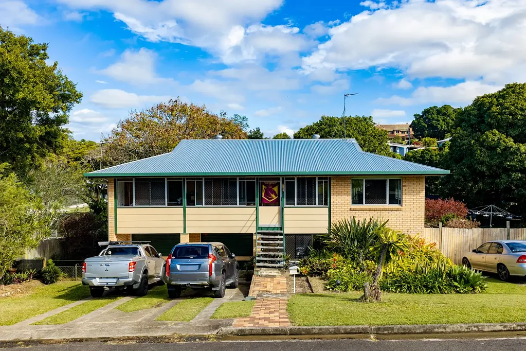 Gympie 4房  Elevated Brick Home Close to Schools, Shops and Main Street