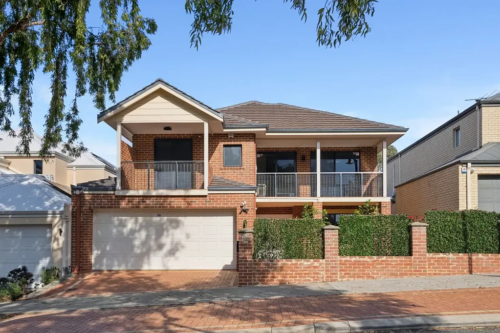 Mount Claremont 4Kwarto Stylish St Peter’s Square Living – Space, Versatility & Superb Location