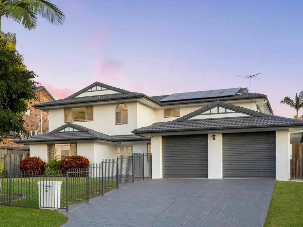 Eight Mile Plains 5房  现代简约生活在香奈儿新月  Sleek, Contemporary Living on Chanel Crescent