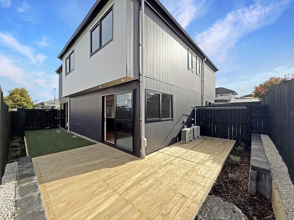 Spacious & Private 3-Bedroom Duplex - Plan B!!!