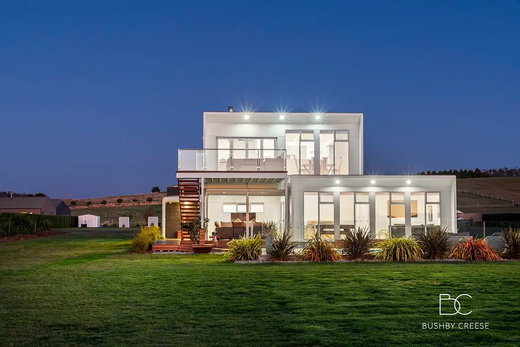 Swan Bay 5Zimmer Architectural Waterfront Residence