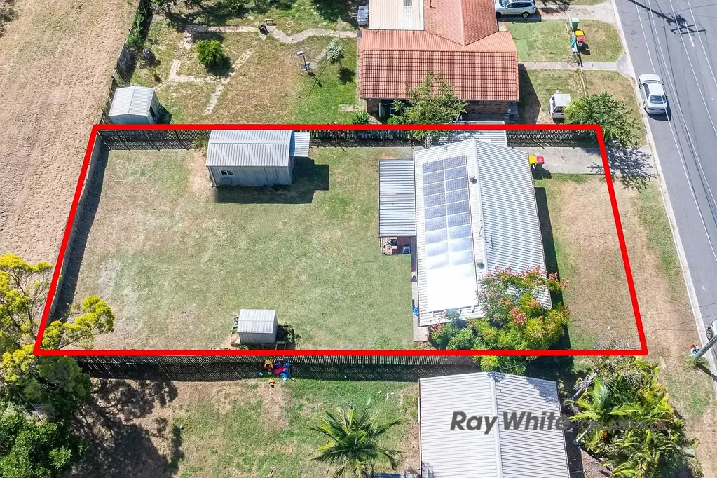 Redbank Plains 4Zimmer SPACIOUS FAMILY HOME IN CONVENIENT LOCATION WITH POTENTIAL FOR GRANNY FLAT OR POOL