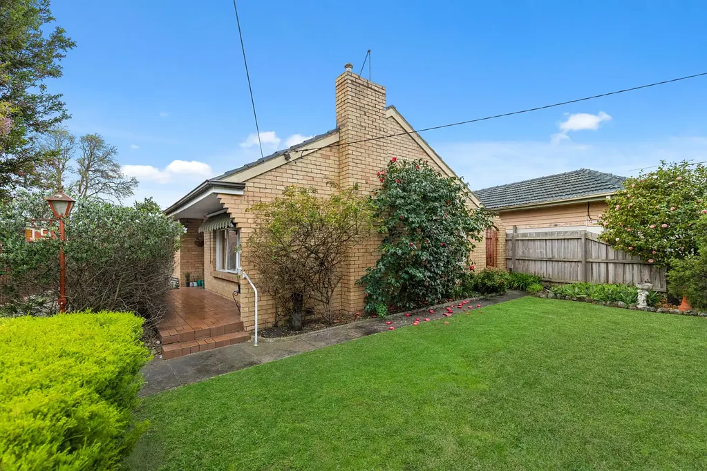 Seaford 3部屋 A Blonde Brick Classic with a Secret Worth Knowing!