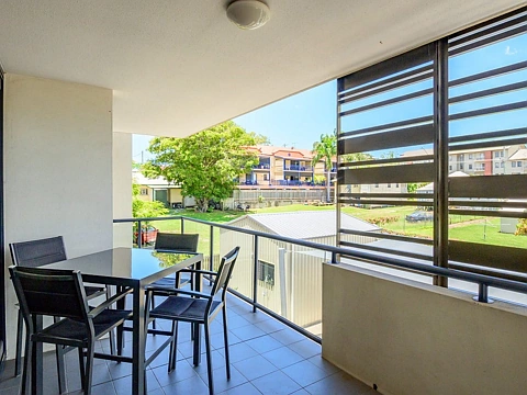FURNISHED APARTMENT IN THE HEART OF GLADSTONE CENTRAL