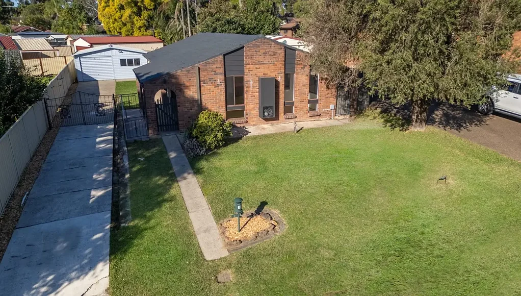 Charming 3-bedroom, 1-bathroom home nestled in cranebrook