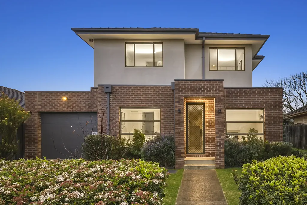 Oakleigh East 3chambre A designer townhouse to savour in a sensational location!
