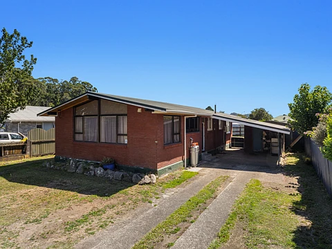 Kawerau 3房  Sunny and Central - Packed with Potential