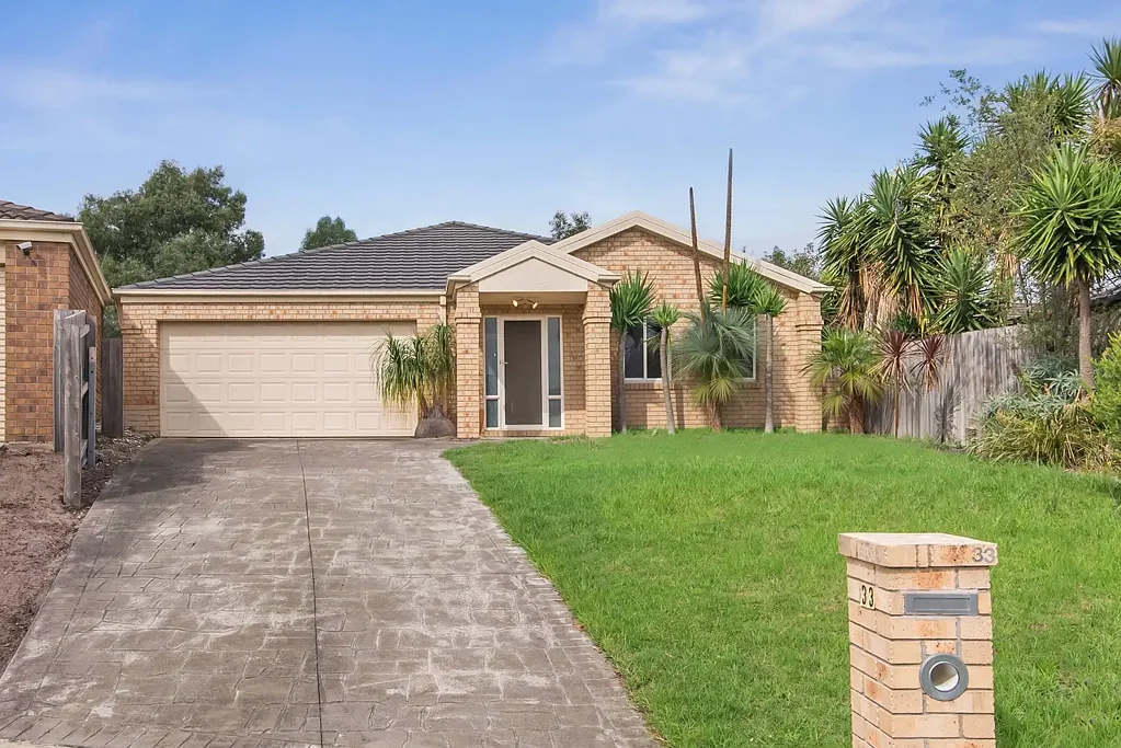33 Clifton Park Drive, Carrum Downs, VIC 3201