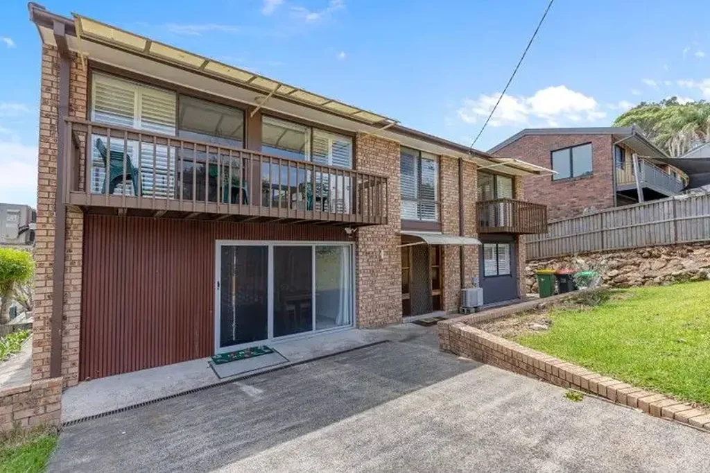 Spacious family home ideal for dual occupancy in waterfront cul-de-sac setting