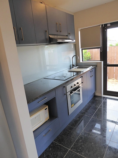 Modern 1-Bedroom Unit - Internet, Water & Hot Water Included