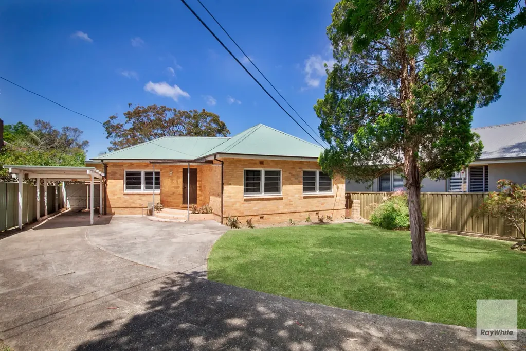 Single Level Home in Blue Ribbon Bayside Locale  5 MONTH LEASE ONLY