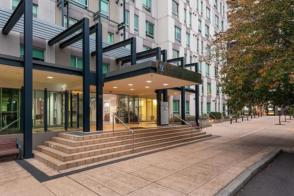 One Bedroom Apartment in he Heart of Carlton